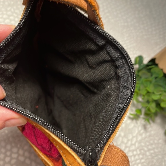 New! Vibrant embroidered leather purse - Picture 6 of 8